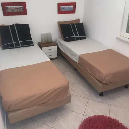 In With Balcony, Air Conditioning, Wi-fi