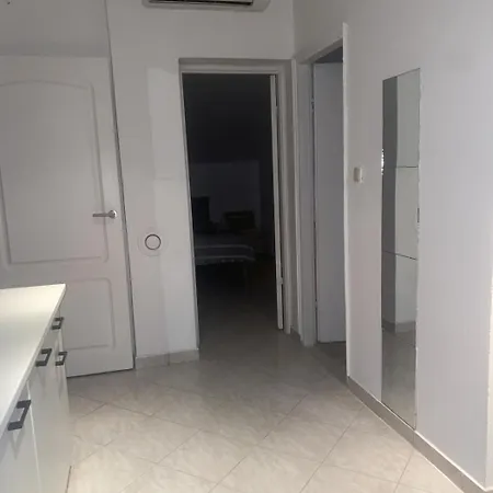In With Balcony, Air Conditioning, Wi-fi *